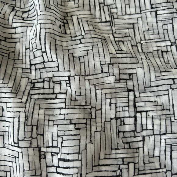 Black and grey patterned 3/4 sleeves blouse - Picture 3 of 7